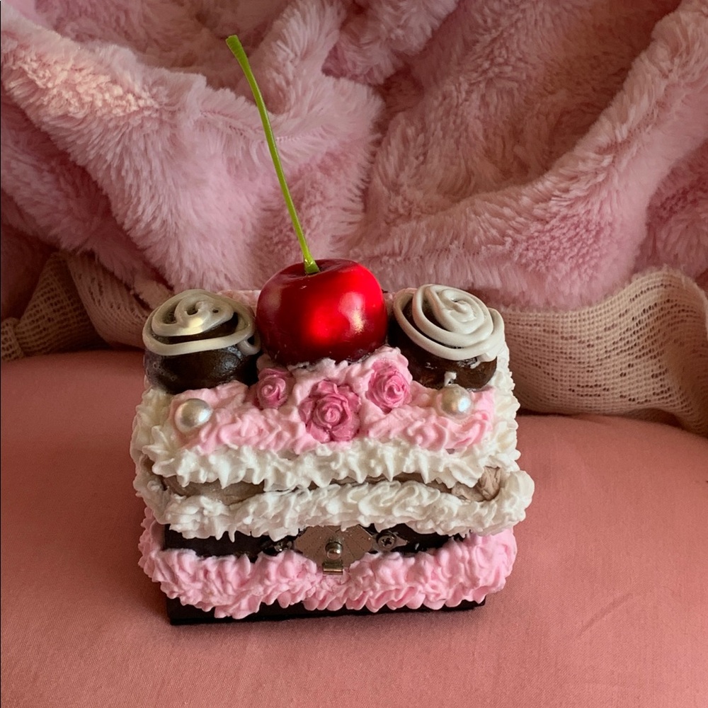 mini Trinket ring box cake cherry chocolate Valentine